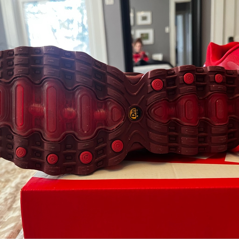 Nike Air Vapormax Plus Red Sneakers - Picture 4 of 7